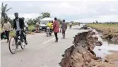  ?? EMIDIO JOZINE EPA African News Agency (ANA) ?? RESIDENTS try to navigate what is left of the main road after cyclone Idai made landfall in Sofala Province, Central Mozambique.|