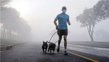  ??  ?? JOGGERS and dog owners took to the streets of Parow on the first day of the level 4 lockdown restrictio­ns which allowed walking, exercise or jogging between 6am and 9am. | IAN LANDSBERG African News Agency (ANA).