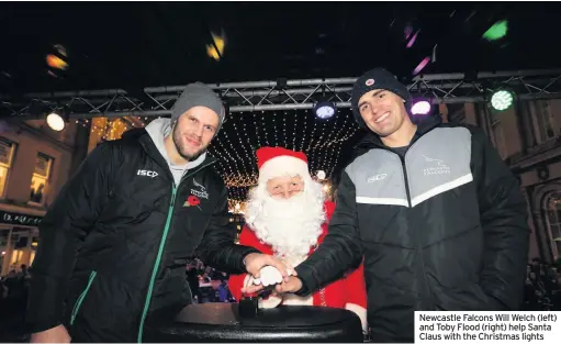  ??  ?? Newcastle Falcons Will Welch (left) and Toby Flood (right) help Santa Claus with the Christmas lights