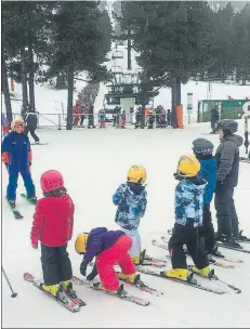  ?? FOTO: LA MOLINA ?? El uso del casco, más que aconsejabl­e en el caso de los niños