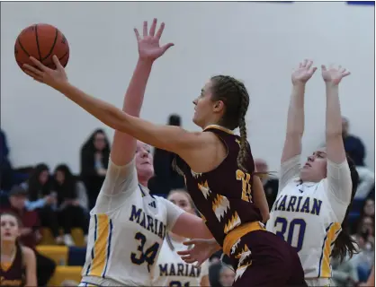  ?? PHOTOS BY KEN SWART — FOR MEDIANEWS GROUP ?? Farmington Hills Mercy’s Aizlyn Albanese shoots for two of her game-high 32points as Bloomfield Hills Marian’s Ruby Jansen (34) and Molly McLeod (30) defend in the game played on Friday at Marian High School. The Marlins defeated the Mustangs 70-63.