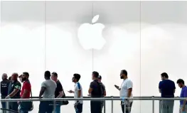  ?? — AFP ?? Customers stand in a queue to purchase the new Apple iPhone 8 at a mall in Dubai on Saturday.