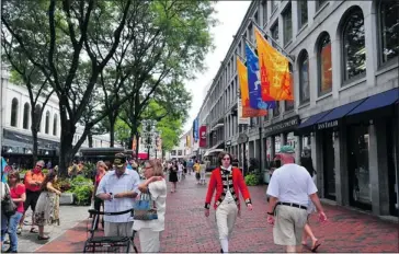  ?? Photos: Tim Yip/edmonton Journal ?? Quincy Market is one of Boston’s main attraction­s, packed with eateries and shops.