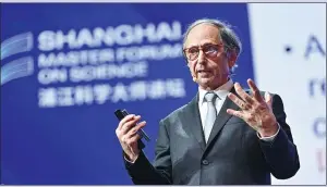  ?? PHOTOS PROVIDED TO CHINA DAILY ?? From left: Michael Levitt, laureate of the 2013 Nobel Prize in chemistry and honorary dean of the Multiscale Research Institute for Complex Systems of Fudan University, gives a keynote speech during the forum. Attendees listen to the first Shanghai Master Forum on Science at Fudan University.