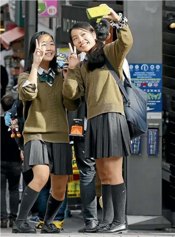  ?? REUTERS ?? Join the crowds and take a selfie in Harajuku, Tokyo.