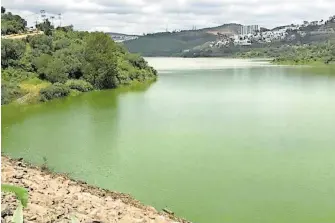  ??  ?? Esta presa abastece de agua a los habitantes de Atizapán y
Naucalpan.