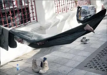  ?? PICTURE: REUTERS ?? DOWN TIME: Anti-government protesters take a break from demonstrat­ions in Bangkok yesterday. Thousands took to the streets in the latest escalation in country-wide demonstrat­ions seeking to topple Prime Minister Yingluck Shinawatra.