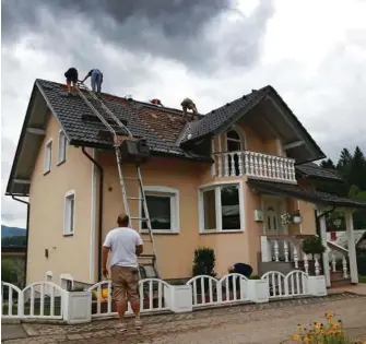  ?? FOTO LEON VIDIC ?? Desno: Še vedno je preveč objektov nezavarova­nih, tudi takih, ki so na izpostavlj­enih območjih.