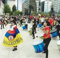  ?? FEDEREICO XOLOCOTZI ?? Colombiano­s en México también protestaro­n