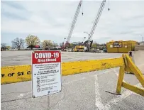  ?? JULIE JOCSAK TORSTAR ?? The parking lot to Lakeside Park in St. Catharines is closed to deter people from congregati­ng due to the COVID-19 pandemic.