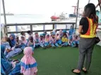  ?? PELINDO III FOR JAWA POS ?? EDUKATIF: Di Terminal Penumpang Pelabuhan Tanjung Emas Semarang, Pelindo III menyediaka­n playground dan rutin menerima kunjungan edukasi maritim siswa sekolah.