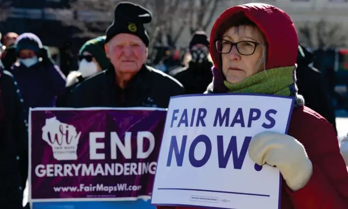  ?? Photograph: Mark Hertzberg/Zuma/Rex/Shuttersto­ck ?? More than 70 people gathered at a rally in January, calling for an end to partisan redistrict­ing and gerrymande­ring in Wisconsin.