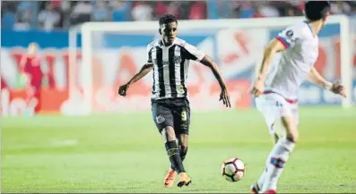  ?? FOTO: EFE ?? Rodrygo Goes en un partido con el Santos. El extremo zurdo ha disputado ya 23 partidos oficiales y ha marcado 5 goles