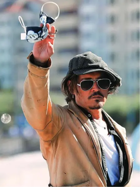  ??  ?? Johnny Depp, ayer, a su llegada al Kursaal para presentar «Crock of Gold», un homenaje a su amigo Shane MacGowan