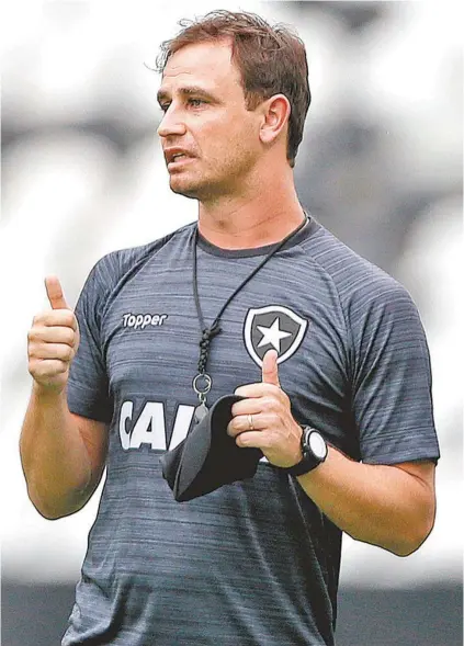  ?? Vitor SilVa/SSPreSS/Botafogo ?? O técnico Felipe Conceição rasgou elogios ao recém-contratado Luiz Fernando: ‘Estou encantado’