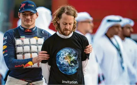  ?? Foto: James Gasperotti, dpa ?? Sebastian Vettel (rechts, hier mit Weltmeiste­r Max Verstappen) verlässt die Formel 1 nicht ohne eine weitere Botschaft. Es ist eine Einladung an alle, künftig mehr für den Klimaschut­z zu tun.