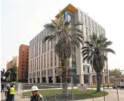  ?? PATRICK TEHAN/STAFF ?? The Campus Village Building 2 dormitorie­s are under constructi­on at San Jose State, weeks behind schedule.