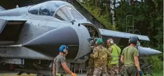  ?? Foto: Marcus Merk ?? Die italienisc­he Luftwaffe nutzt den Nato-Flugplatz Lechfeld, um in der Grenzregio­n bei Rheinland-Pfalz den Luftkampf zu üben.