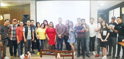  ??  ?? First batch of Birit to the Max semifinali­sts with the judges, Pinoy Arabia FM team & Max’s Manager Gilbert Enano.