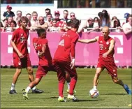  ?? REUTERS/MICHAEL DALDER ?? PERSIAPAN: Para pemain Bayern Muenchen menjalani latihan perdana di Muenchen kemarin (1/7).