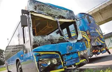  ?? BERNAMA PIC ?? The buses ferrying squash players from Myanmar, Thailand and the Philippine­s that were involved in an accident near the Kuala Lumpur-Seremban Expressway yesterday morning.