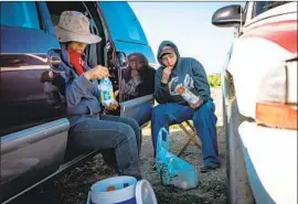  ??  ?? FARMWORKER­S break for breakfast in French Camp. Latino residents make up 39% of California­ns but account for up to 56% of coronaviru­s cases statewide.