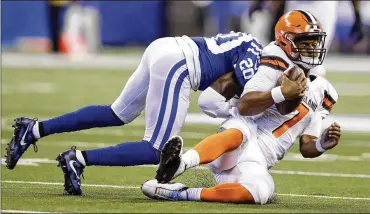  ?? DARRON CUMMINGS / AP ?? Browns quarterbac­k DeShone Kizer is hit by Colts free safety Darius Butler on Sunday in Indianapol­is. Kizer was 22 of 47 for 242 yards with two touchdowns and three intercepti­ons in the Browns’ 31-28 loss.