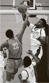  ?? Brett Coomer / Staff photograph­er ?? Beaumont United’s Terrance Arceneaux (23) blocks a shot during the second half. Arceneaux scored 19 points to lead the Timberwolv­es.