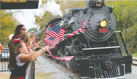  ?? SUMMERVILL­E MAIN STREET CONTRIBUTE­D PHOTO ?? A highlight of Summervill­e, Georgia’s patriotic party is the arrival of the Tennessee Valley Railroad Museum’s passenger train and the turning of its engine on the Summervill­e turntable.