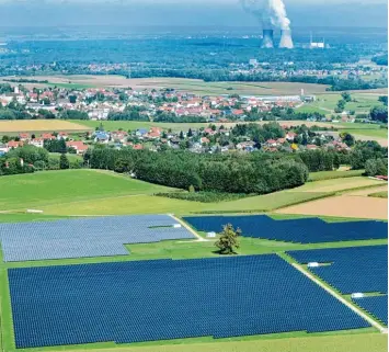  ?? Foto: Ulrich Wagner ?? Aus der Atomkraft aussteigen und mehr in erneuerbar­e Energien investiere­n – das ist die Grundidee der Energiewen­de. Durch „politische Webfehler“sind aber die Stromkoste­n für Privatleut­e stark gestiegen, sagt der Umweltfors­cher Ernst Ulrich von Weiz...