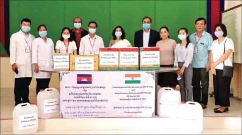  ?? INDIAN EMBASSY ?? Indian ambassador Monika Jain (centre) poses with embassy and hospital officials, and the donated supplies.