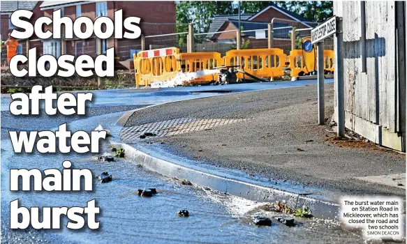  ?? SIMON DEACON ?? The burst water main on Station Road in Mickleover, which has closed the road and two schools