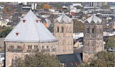  ?? FOTO: OLIVER BERG/DPA ?? Die Wurzeln der romanische­n Kirche St. Gereon reichen bis in die Römerzeit zurück.