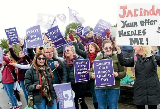  ?? MARK TAYLOR/STUFF ?? Nurses and healthcare workers line the footpath outside Waikato Hospital yesterday.