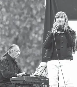  ??  ?? Nora Roca y Víctor Volpe, presentes de la mano del Instituto Cultural.