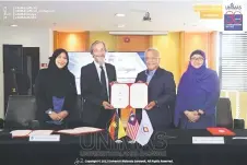  ?? ?? Zaidell (second left) and Mohamad Kadim (second right) flanked by Dr Nurleyna (left) and Siti during the MOU between Craun and Unimas.