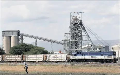  ?? PHOTO: REUTERS ?? Anglo Platinum’s Khomanani shaft 1 mine in Rustenburg. The parent company wants to retain its platinum assets as it spins off non-core mines in the country, but it’s biggest shareholde­r, the PIC, wants it to sell the platinum assets.