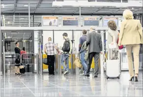  ?? [ Dominik Mentzos/Lufthansa] ?? Fluggäste beim Quick-Boarding.