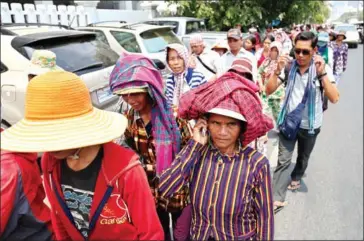  ?? HONG MENEA ?? Several hundred community representa­tives from four provinces delivered 37 petitions over longstandi­ng unsolved land disputes to the Council of Ministers and Ministry of Land Management on Monday.