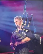  ??  ?? Piping up
One of Skerryvore on stage