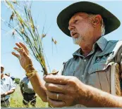  ??  ?? Van Oudtshoorn sê rooigras se digte stand sorg vir kwantiteit en waar dit voorkom, is dit gewoonlik ’n teken van gesonde veld.