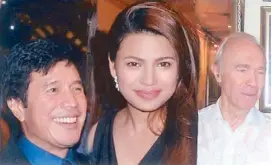  ??  ?? Left: Singers Cocoy Laurel and his niece Denise and eminent painter
Juvenal Sanso.