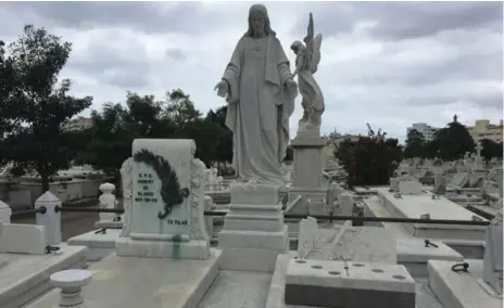  ?? FRANCO ORDONEZ/TRIBUNE NEWS SERVICE ?? The 55-hectare Colon Cemetery in Havana, Cuba, is known for its striking iconograph­y and extravagan­t marble statues.