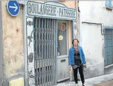  ??  ?? Elise nous a guidé dans les ruelles, ici c’était la boulangeri­e patisserie de Jeannette