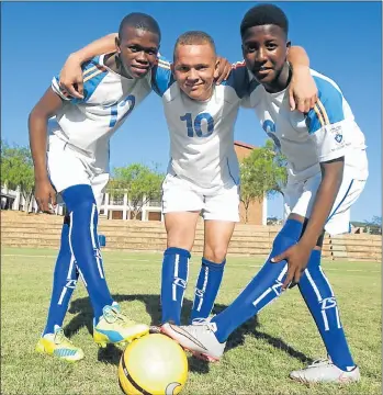  ?? Picture: VUYOKAZI NKANJENI ?? OFF TO BARCELONA: Strelitzia High School soccer players, from left, Mzamo Mtshali, 17, Marco Pedro, 14, and Oyintanda Bob, 15, are among 30 players from South Africa who will be jetting off to Spain on a soccer tour next month