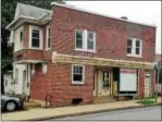  ?? BOB KEELER — DIGITAL FIRST MEDIA ?? This building at 160 N. Main St. in Souderton will be demolished and replaced with a new one, the owners say.