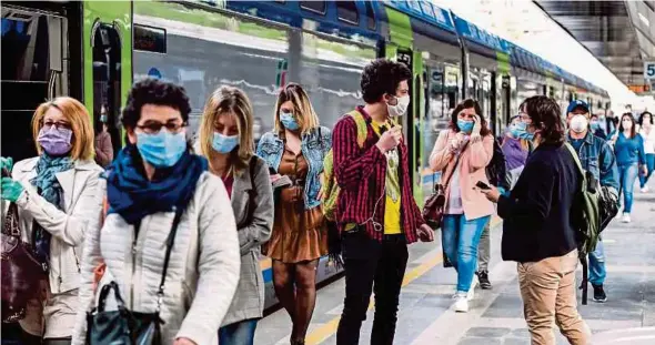  ?? AFP PIC ?? Commuters arriving from regional trains at the Cardona railway station, as Italy starts to ease its lockdown, in Milan yesterday.