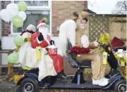  ??  ?? Lynne and Colin Antink ready for their festive run just before Christmas