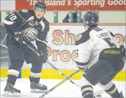  ?? SALTWIRE NETWORK FILE PHOTO/JASON MALLOY/CHARLOTTET­OWN GUARDIAN ?? Brett Budgell (10) is shown in action during a scrimmage session with the Charlottet­own Islanders earlier this season. Budgell, who had been playing with a team in Chicago, has joined the Islanders for the second half of the 2017-a8 QMJHL campaign.