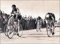  ??  ?? Georges Meunier gana la etapa del Tour de 1951 con meta en Tréport.